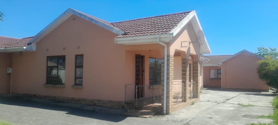 To Let 4 Bedroom Property for Rent in Southernwood Eastern Cape